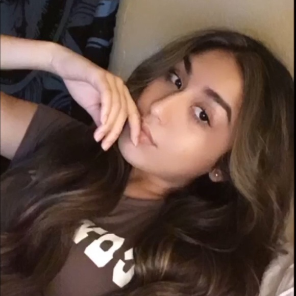 Meet your Posher, Issy - Picture 3 of 6